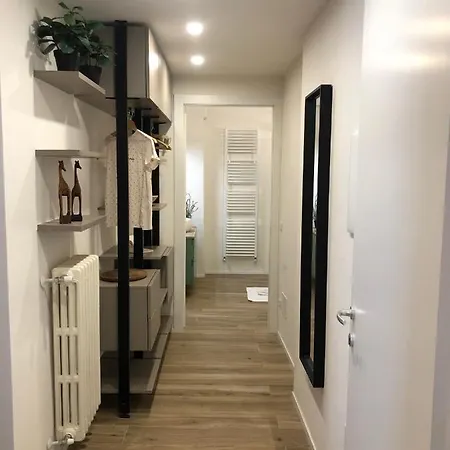 Via Scale Apartments, Como, Апартаменты